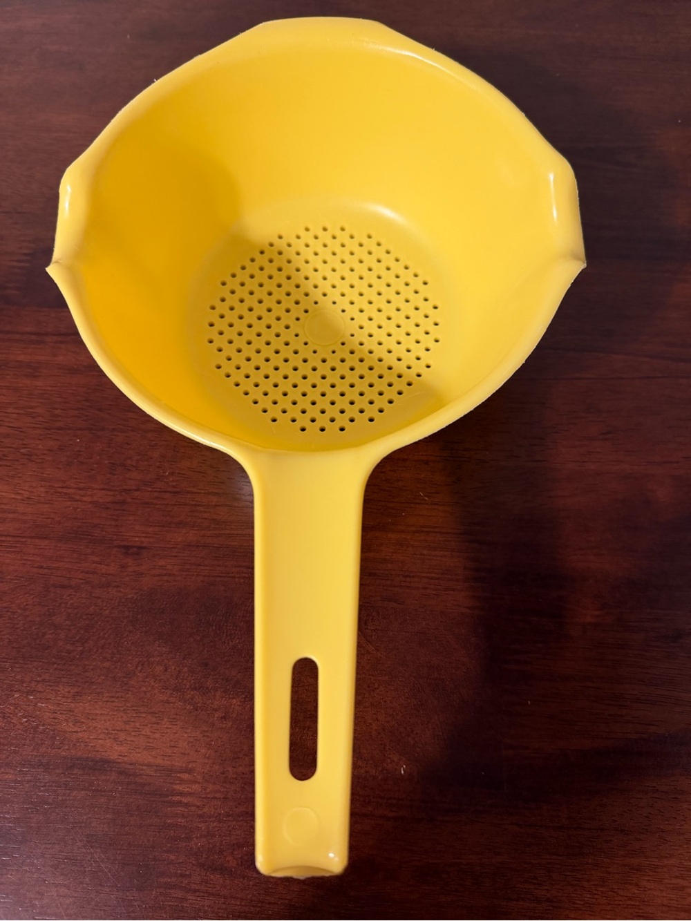 Rubbermaid 2930 Yellow Plastic Colander Strainer With Handle- Retro Kitchen
